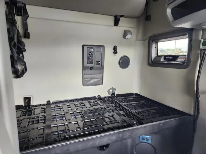 2019 VOLVO VNL64T760