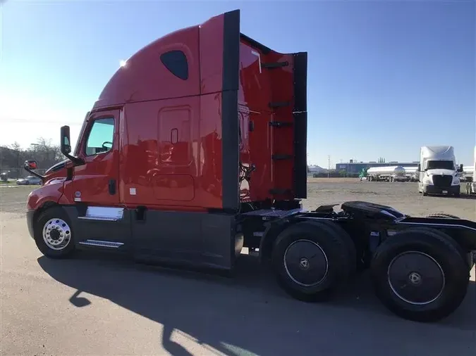 2021 FREIGHTLINER CA126