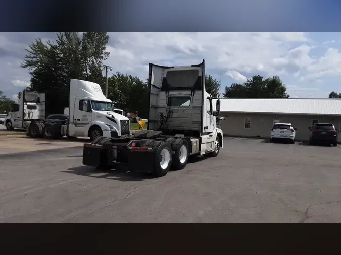 2017 Volvo VNL300