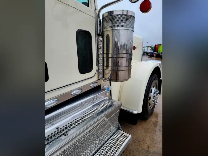 2023 Peterbilt 389