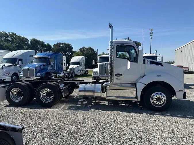 2025 Kenworth T880