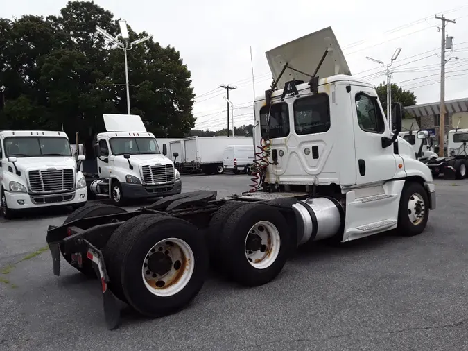 2016 FREIGHTLINER/MERCEDES CASCADIA 125