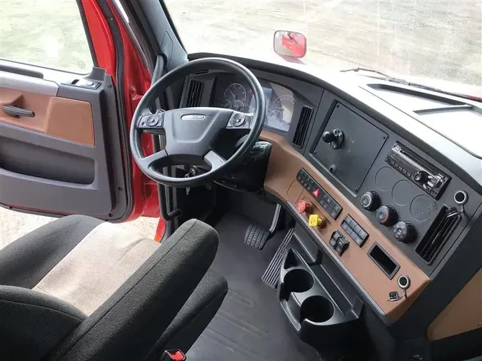 2020 FREIGHTLINER CASCADIA