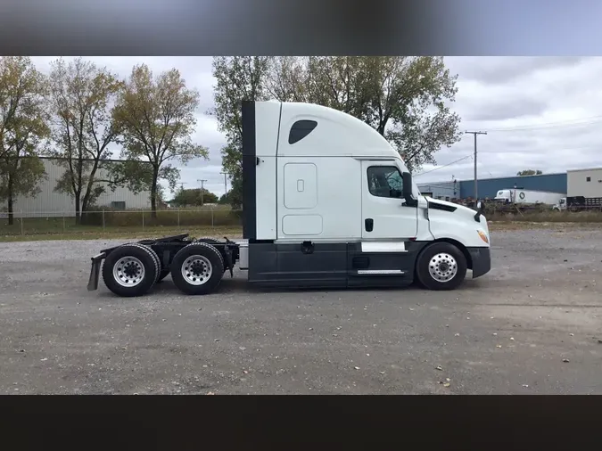 2021 Freightliner Cascadia 126