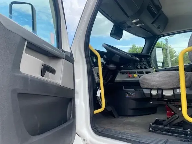 2021 Freightliner Cascadiabf7bee4770e2e5f6502cffaaafe879fb