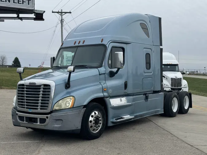 2016 FREIGHTLINER CASCADIAbf7c39f6cd2ccb9ea4c3ee3f807d1f71