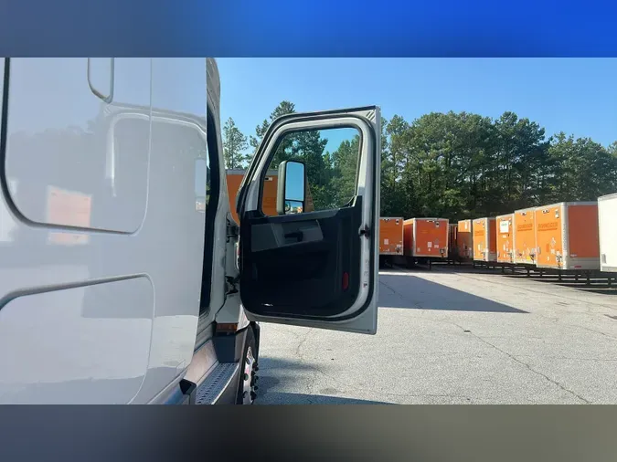 2021 Freightliner Cascadia 126