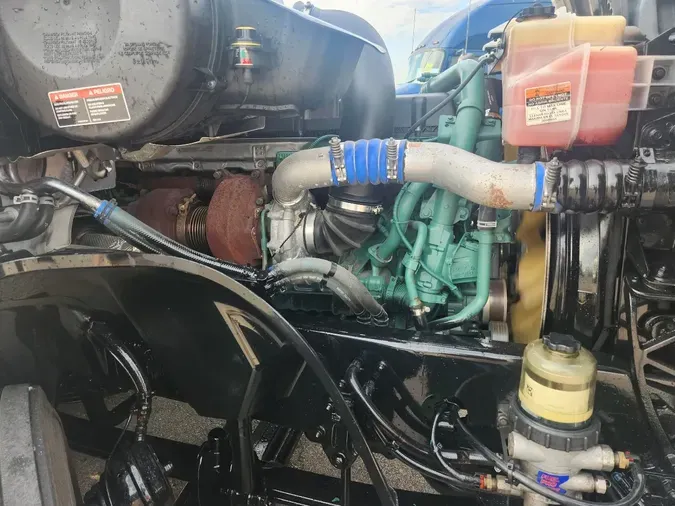 2024 VOLVO VNL64T760