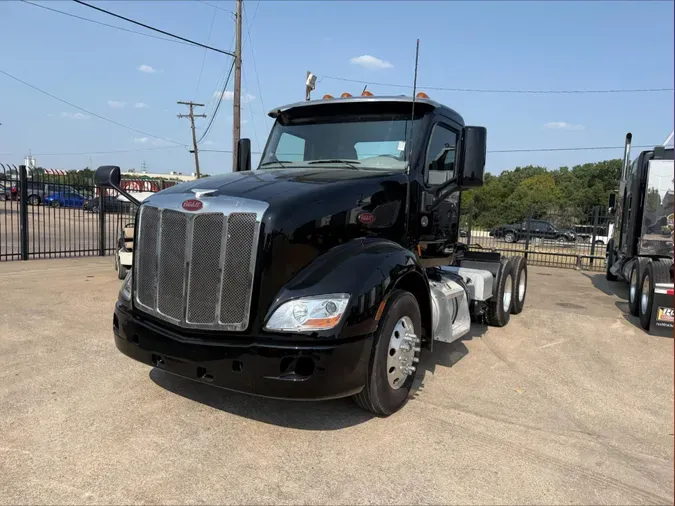 2021 Peterbilt 579bf85b1f2344874ae07e3e6fad23a3389