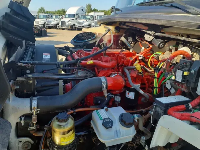 2019 FREIGHTLINER M2 106