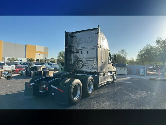 2020 Freightliner Cascadia 126