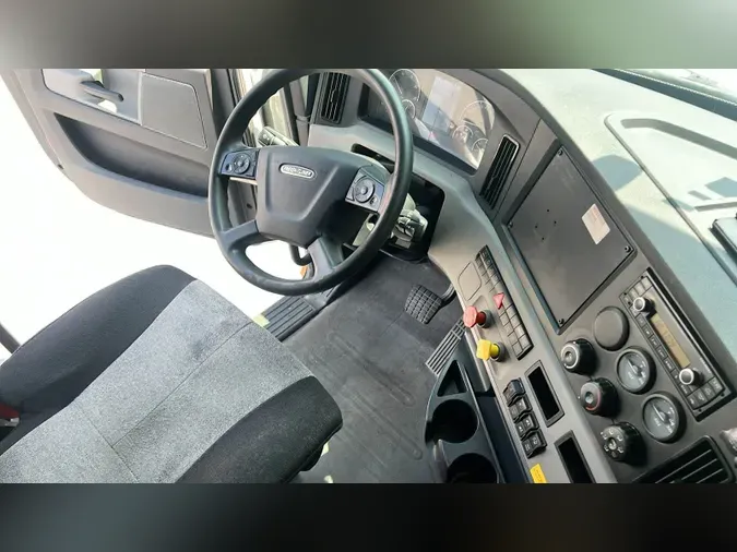 2020 Freightliner Cascadia 126