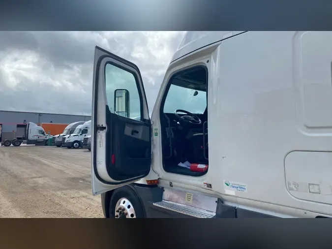 2020 Freightliner Cascadia 126