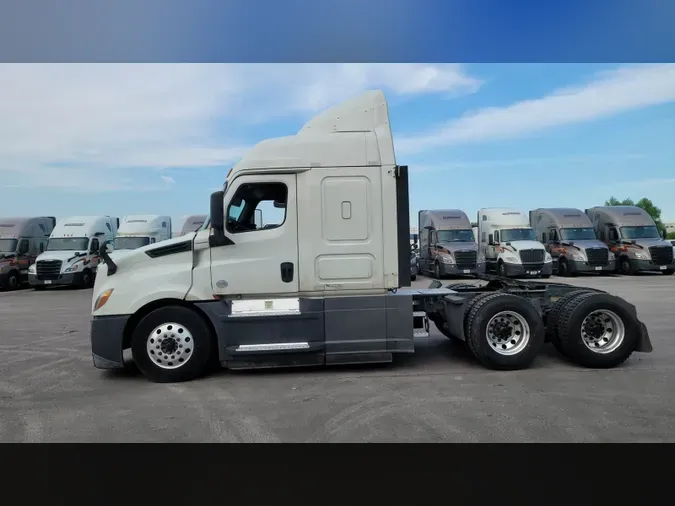 2020 Freightliner Cascadia 126