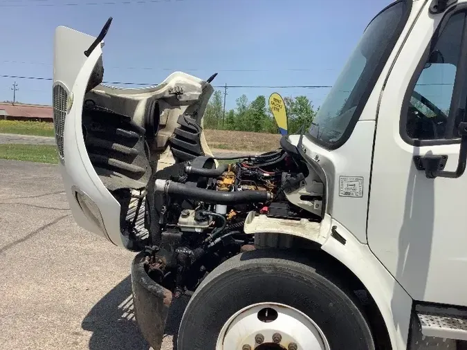 2005 Freightliner M2