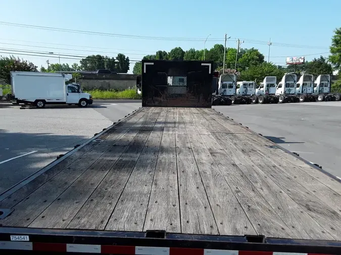 2018 FREIGHTLINER M2 106