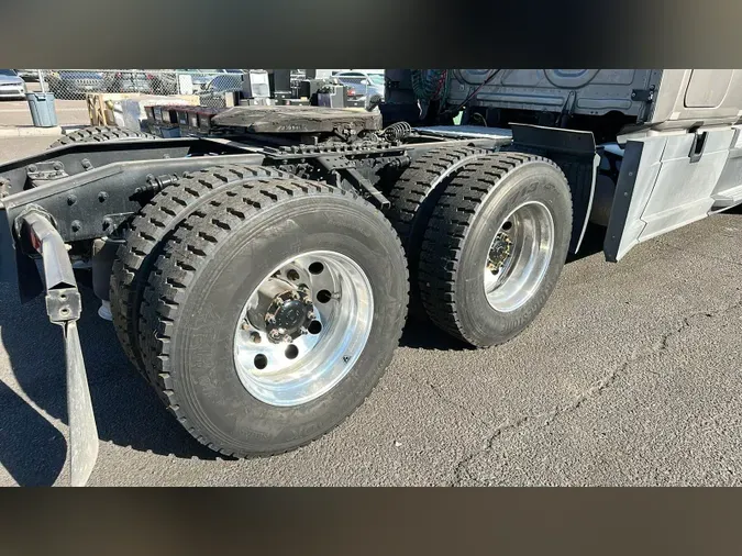 2020 Freightliner Cascadia 126