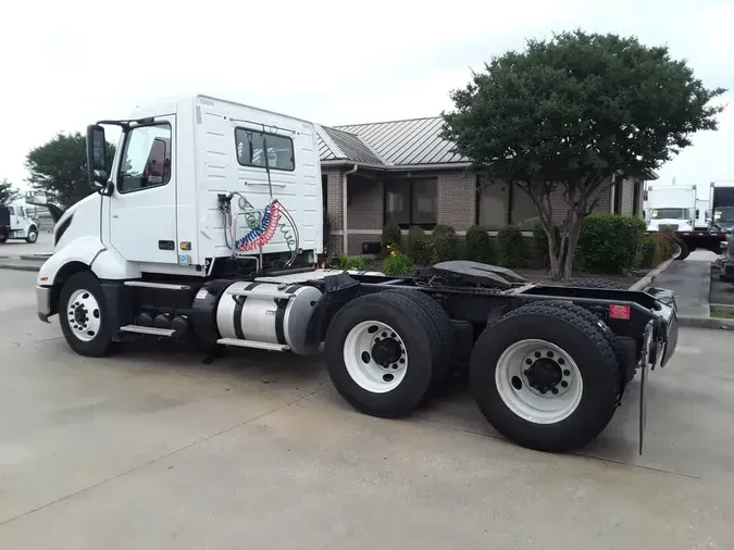 2019 VOLVO VNL64T-300