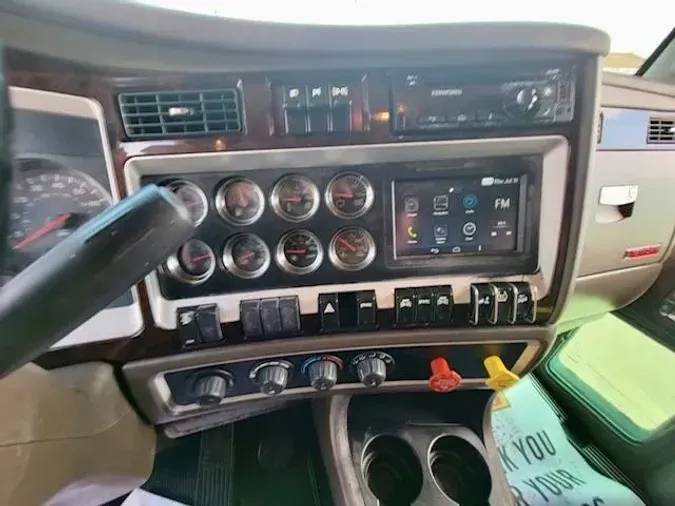2023 Kenworth W900