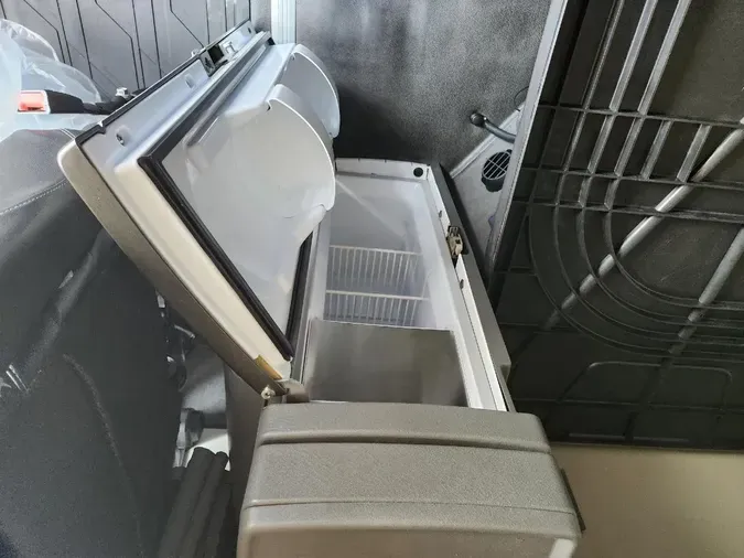 2019 VOLVO VNR64T640