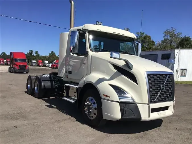 2020 VOLVO VNL300