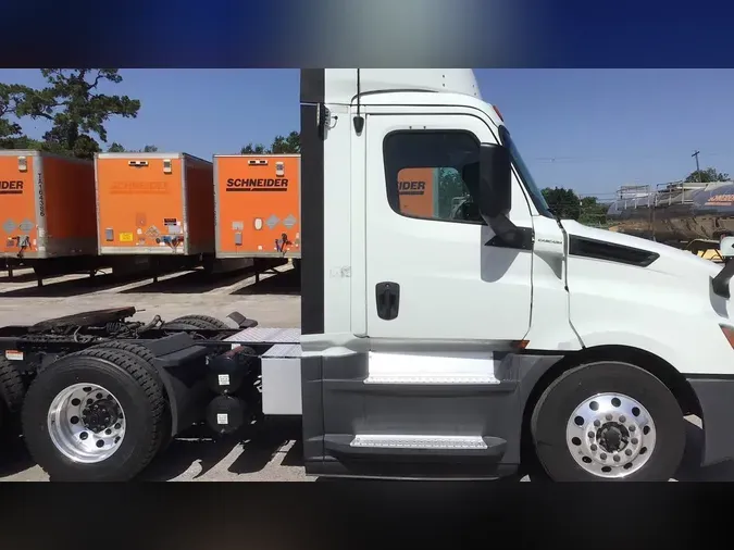 2020 Freightliner Cascadia 126