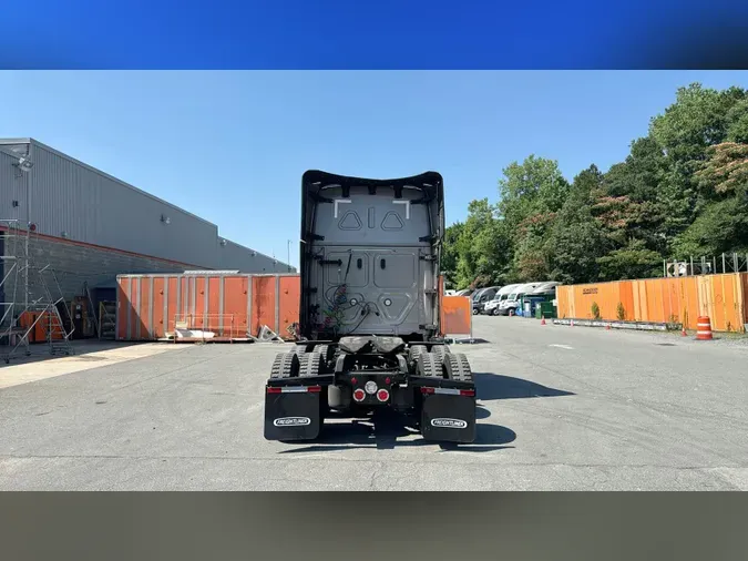 2025 Freightliner Cascadia 126bfa36e98ef84d5b1623dc29b6a09115b
