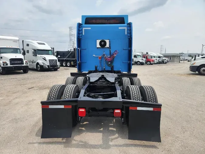 2015 PETERBILT 389
