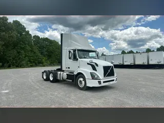 2016 Volvo VNL300