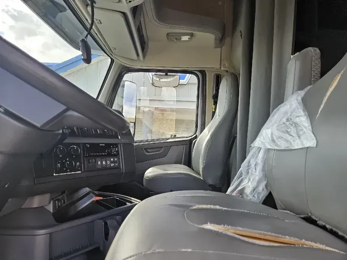 2019 VOLVO VNL64T760