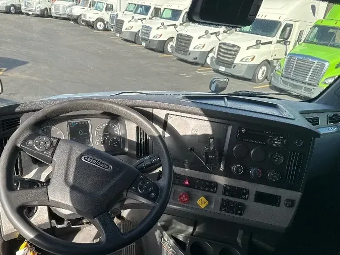 2021 Freightliner T12664ST