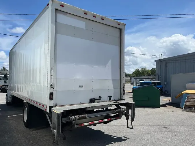 2018 FREIGHTLINER M2 106