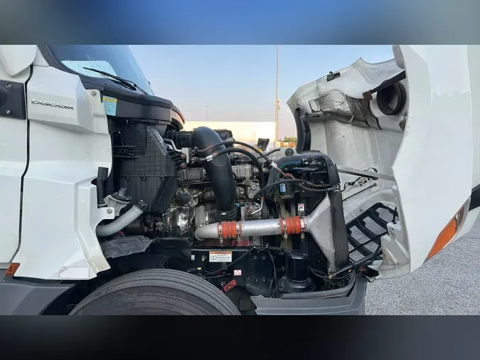2022 Freightliner Cascadia 126