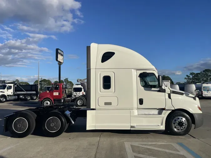 2019 Freightliner Cascadia 126