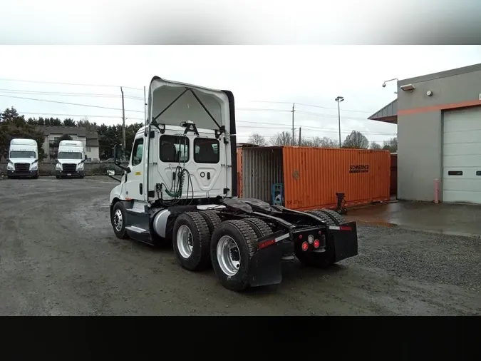 2020 Freightliner Cascadia 126