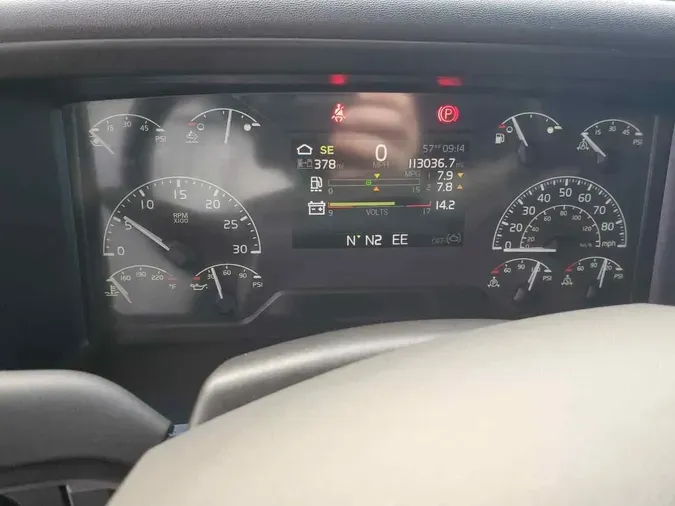 2025 VOLVO VNL64T740