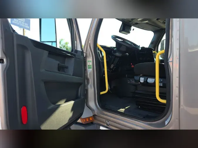 2025 Freightliner Cascadia 126