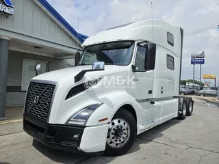 2023 VOLVO VNL64T860