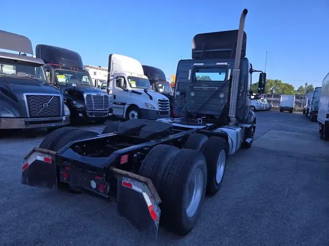 2019 VOLVO VNL64T-300