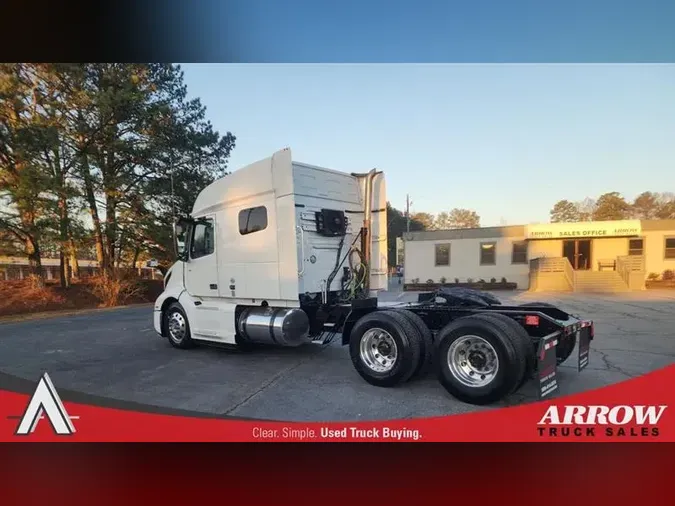 2021 VOLVO VNL740