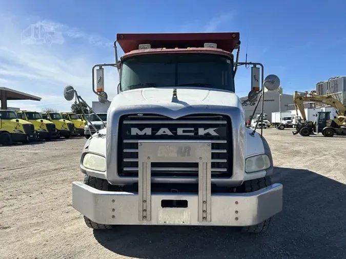 2015 MACK GRANITE GU813