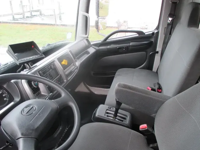 2017 HINO 268