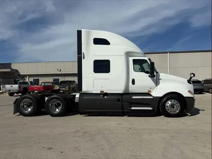 2022 International LT625
