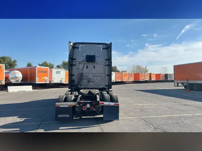 2023 Freightliner Cascadia 126
