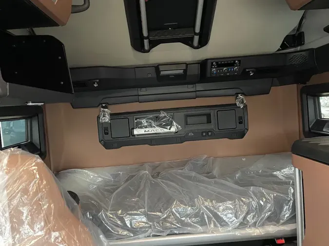 2026 MACK Pioneer 76" High Roof