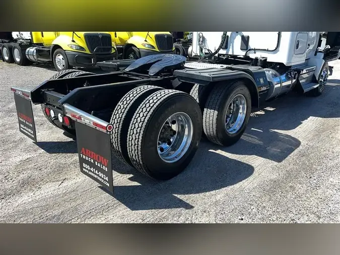 2022 KENWORTH T880