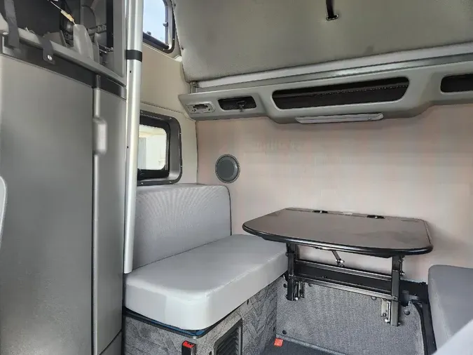 2024 VOLVO VNL64T860