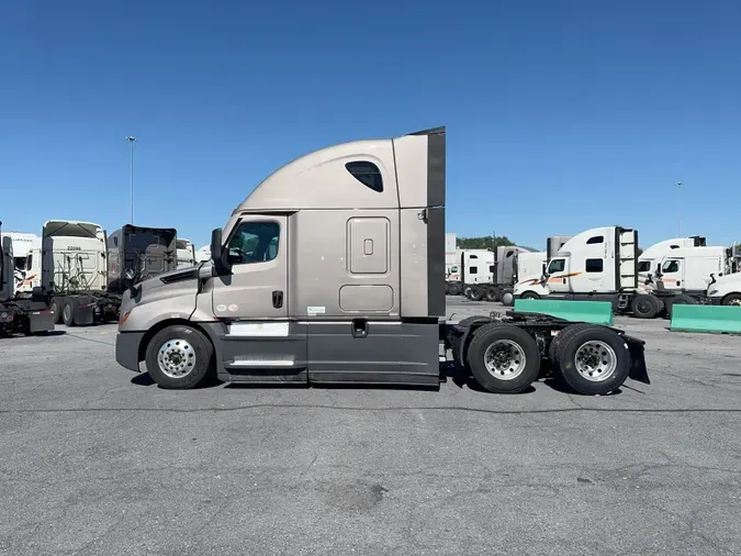 2025 Freightliner Cascadia 126