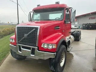 2016 Volvo VHD64B200