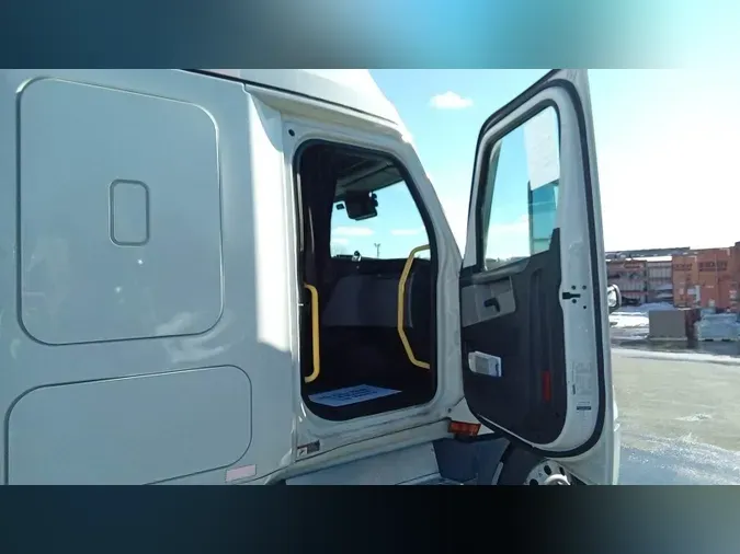 2022 Freightliner Cascadia 126